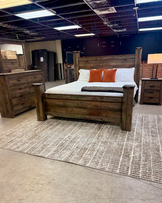 Trinell - 4 Piece King Bedroom Set