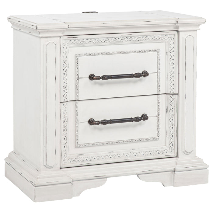 McKinney 4-piece California King Bedroom Set Vintage White